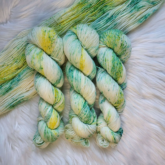 April Daisies | Sock Weight Yarn | Birth Flower Collection