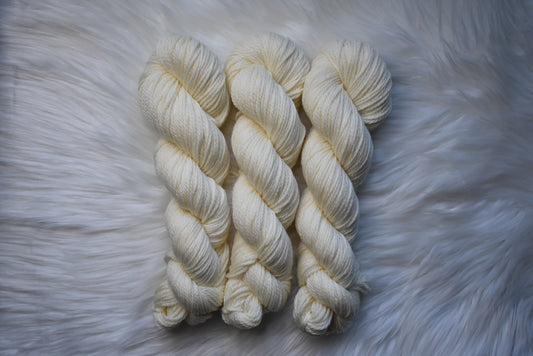 White Rabbit | Aran Weight Yarn | Undyed