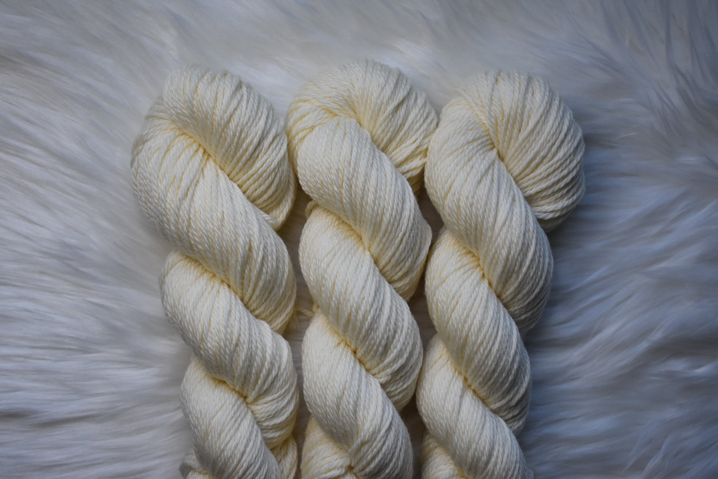 White Rabbit | Aran Weight Yarn | Undyed