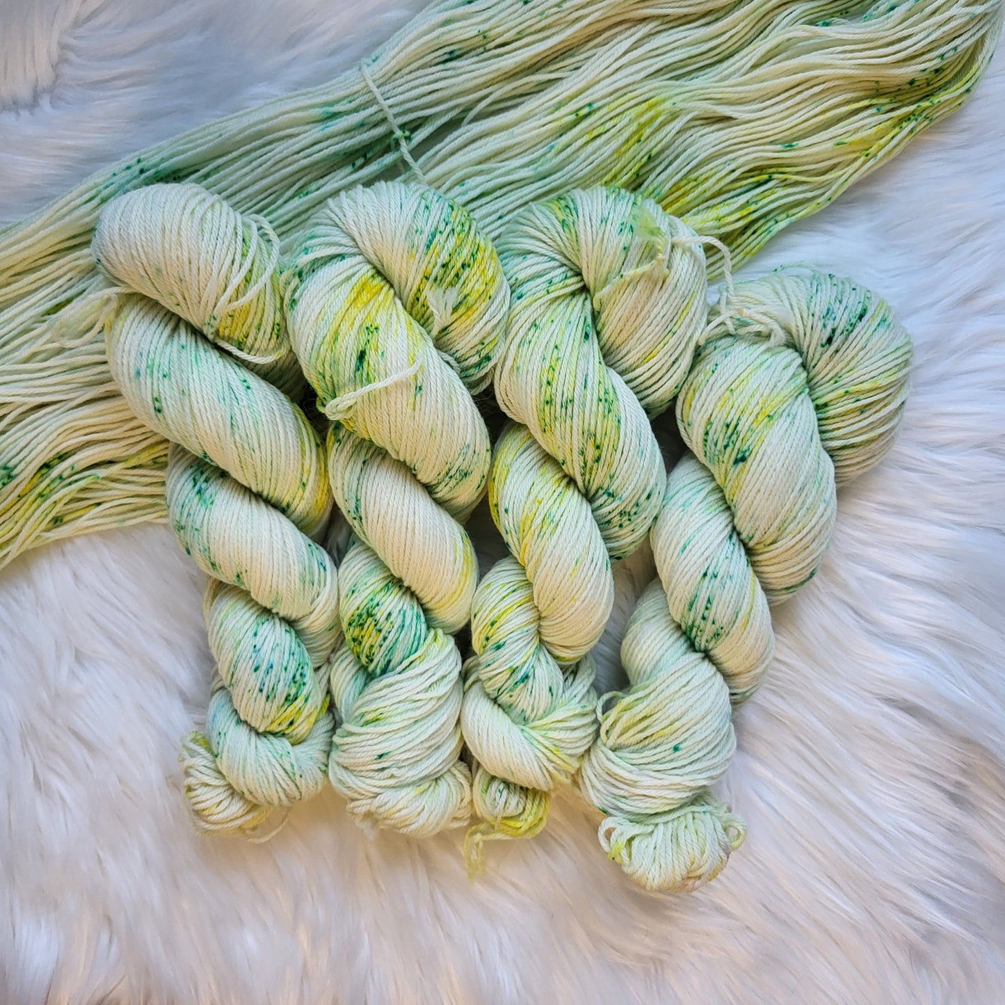 April Daisies | DK Weight Yarn | Birth Flower Collection