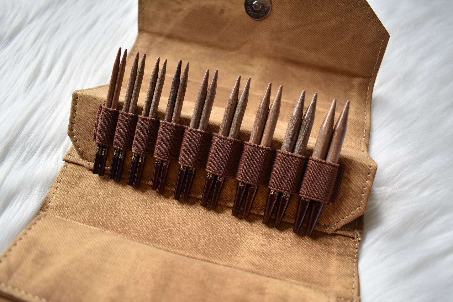 Lykke Knitting Needles | 3.5" Interchangeable Needles Set | UMBER In Denim Case