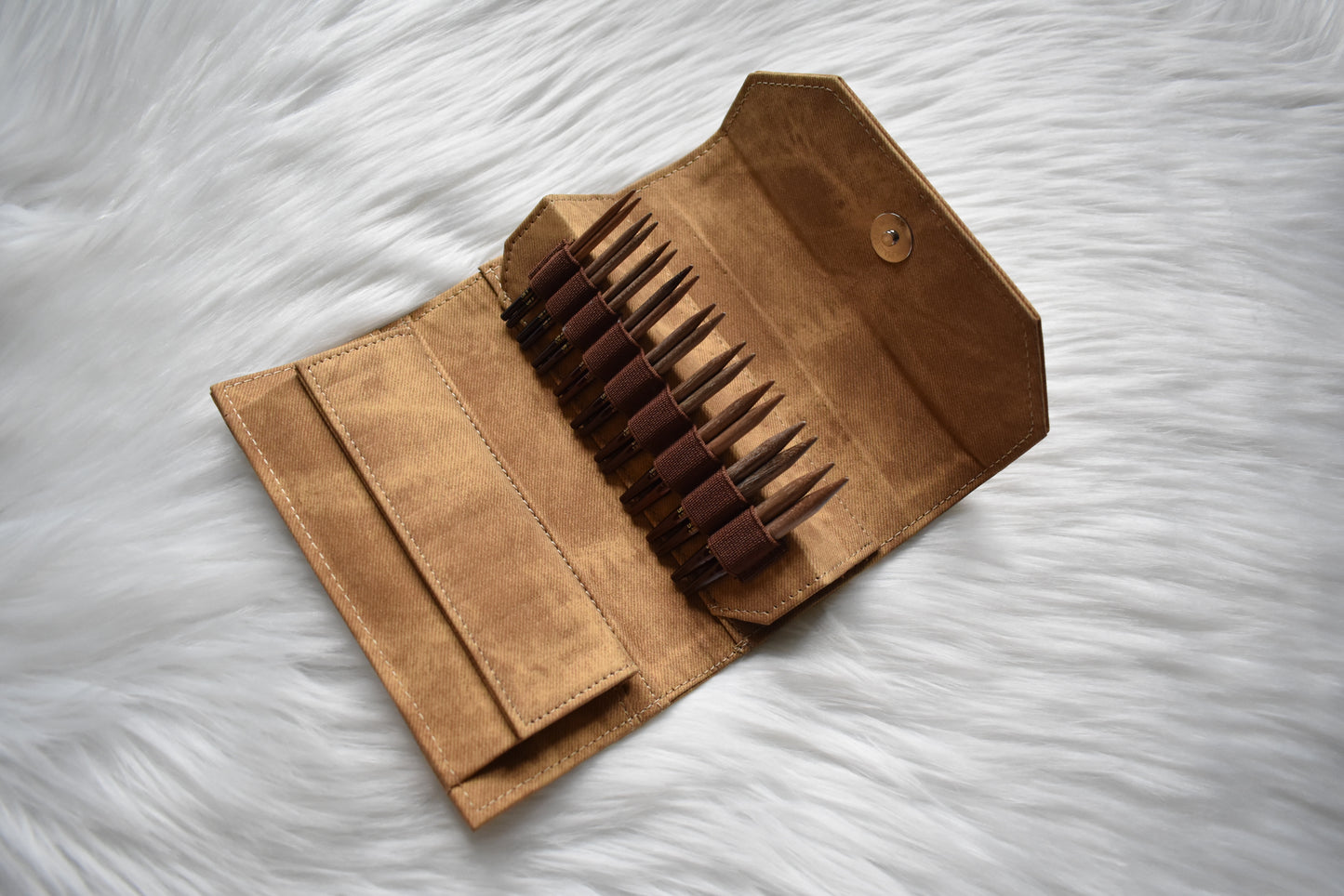 Lykke Knitting Needles | 3.5" Interchangeable Needles Set | UMBER In Denim Case