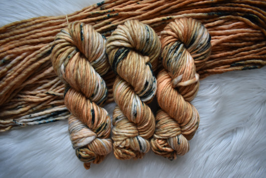 Oolong Tea Leaves | Super Bulky Weight Yarn | Steeped in Color Collection